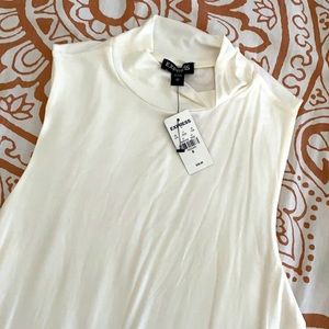 Sleeveless beautiful cream express turtleneck ❤️